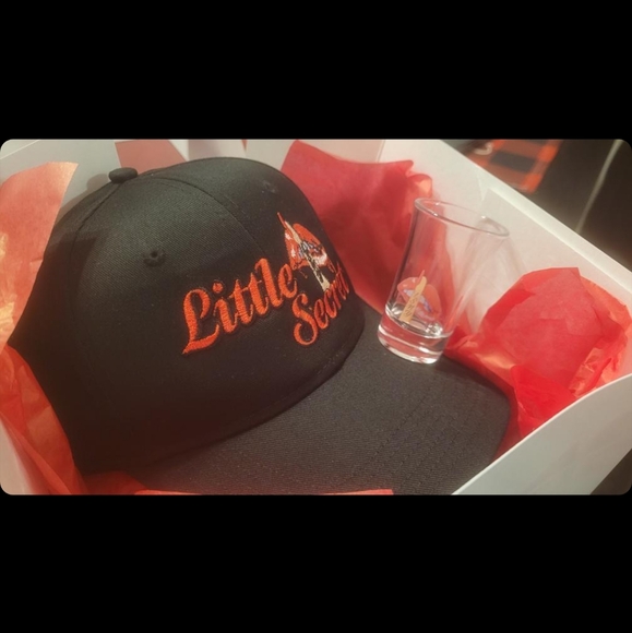 Hat - Picture 4 of 4